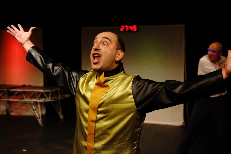 David Desideri (Umweltkommissar), Alexej Boris (Leonidas Maxdorf). Fotograf: Michael Schill