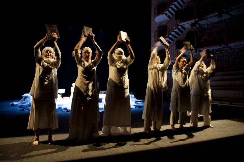 In meinem Alter rauche ich immer noch heimlich (Alla mia età mi nascondo ancora fumare), Koproduktion: ATIR Teatro Ringhiera, Mailand (Italien) / Theater tri-bühne, Stuttgart