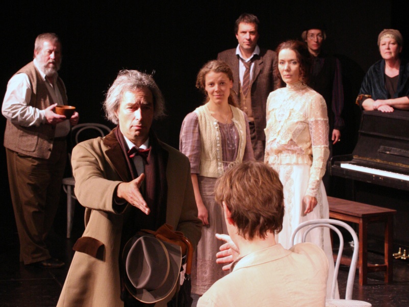Max Rossmer (Ilja Iljitsch Telegin), Rainer Suter (Alexander Wladimirowitsch Serebrjakow), Julianna Herzberg (Sofja Alexandrowna, gen. „Sonja“), Folkert Milster (Iwan Petrowitsch Wojnizkij, gen. „Wanja“), Cornelius Nieden (Michail Lwowitsch Astrow), Natascha Beniashvili-Zed (Elena Andrejewna), Dorothea Baltzer (Maria Wassilijewna Wojnizkaja), Gabriele Oppold (Marina)