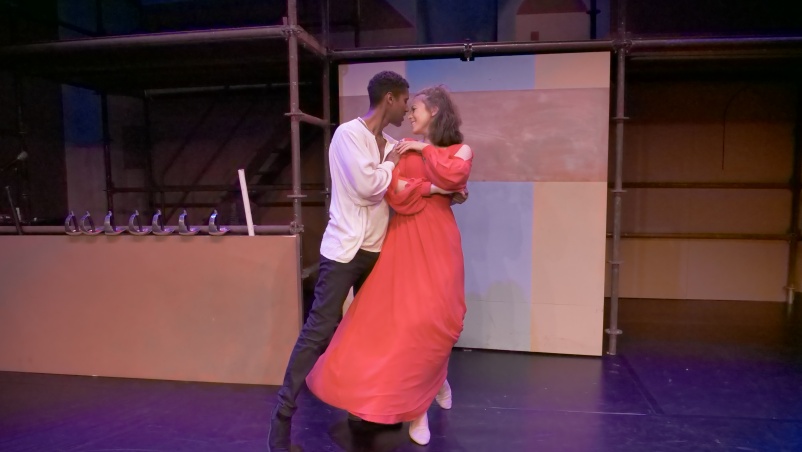 Aron Keleta (Romeo) und Natalja Maas (Julia)